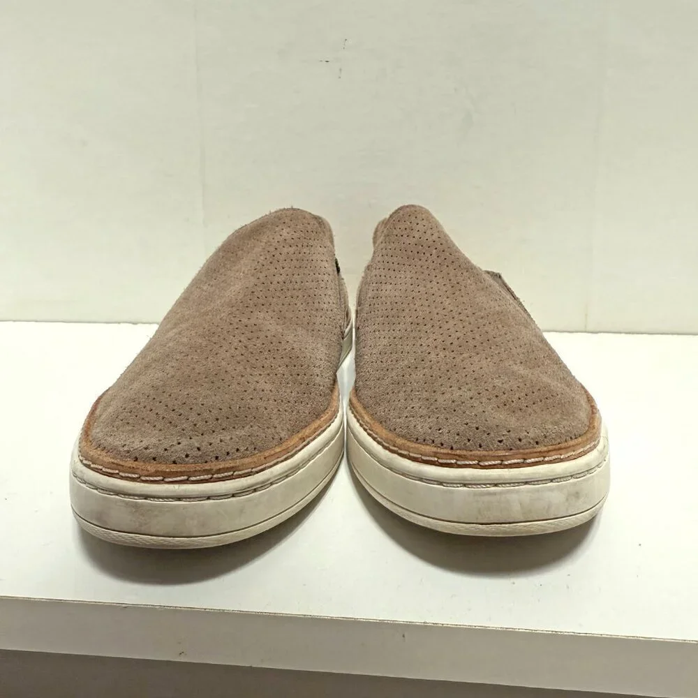 UGG women 10